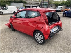 AYGO 1.0 VVT-I X RED  accidentée