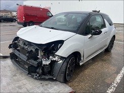 DS3 1.6 HDI  1.6 E-HDI 90 AIRDREAM SO CHIC accidentée
