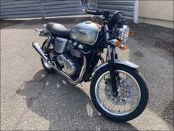 THRUXTON 900   accidentée