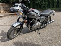 THRUXTON 900   accidentée