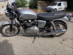 THRUXTON 900   accidentée