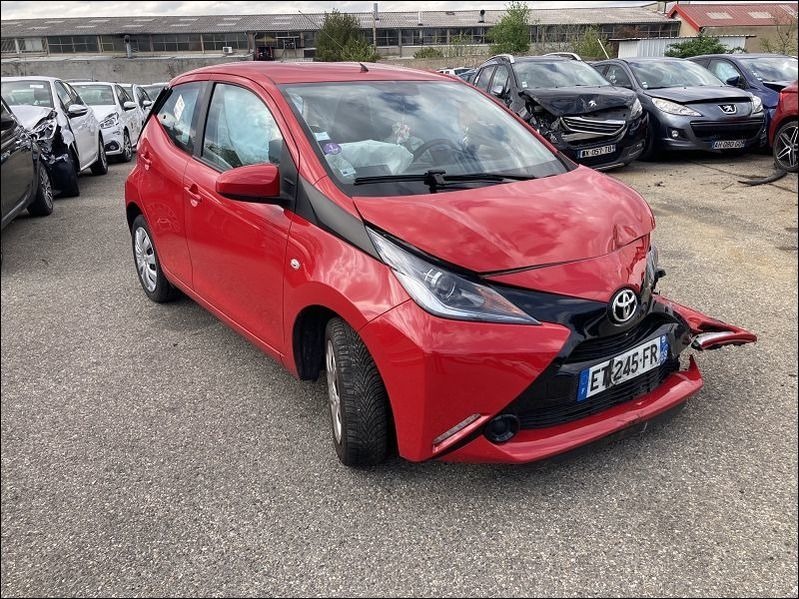AYGO 1.0 VVT-I X RED accidentée