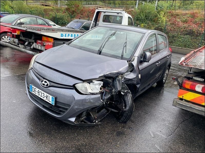 I20  1.2 16V GO accidentée