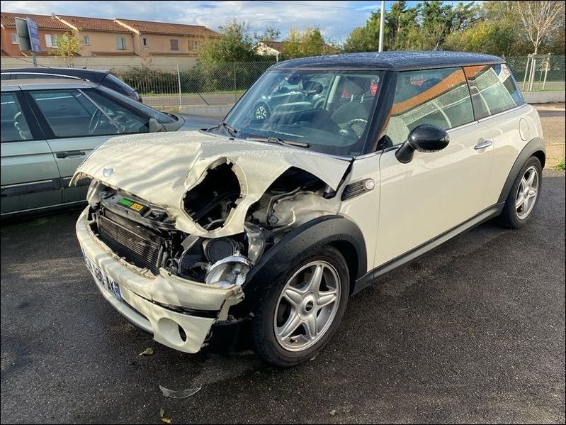 MINI  1.6 I 120 COOPER accidentée