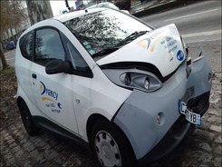 BLUECAR   accidentée