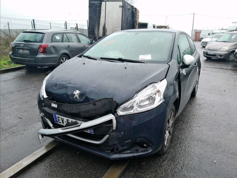 208 1.2 PURETECH accidentée