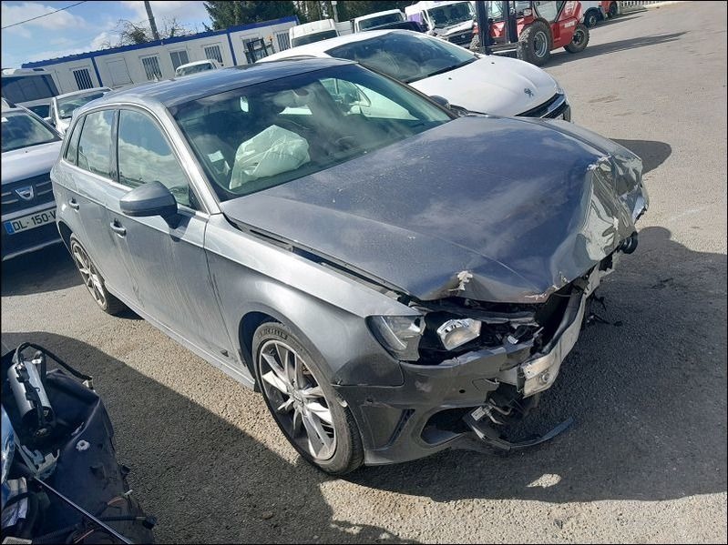 A3 A3 Sportback 1.4 TFSI - 140 - BV S-Troni accidentée