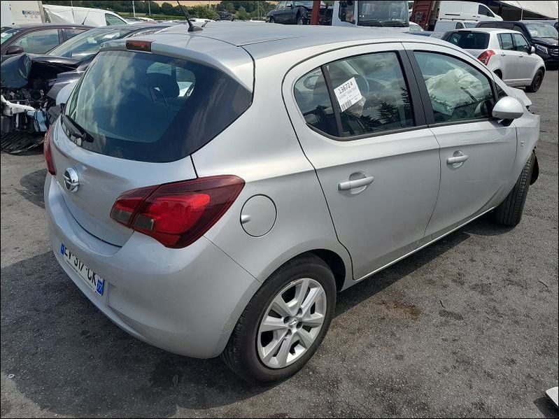CORSA 1.4 90 accidentée
