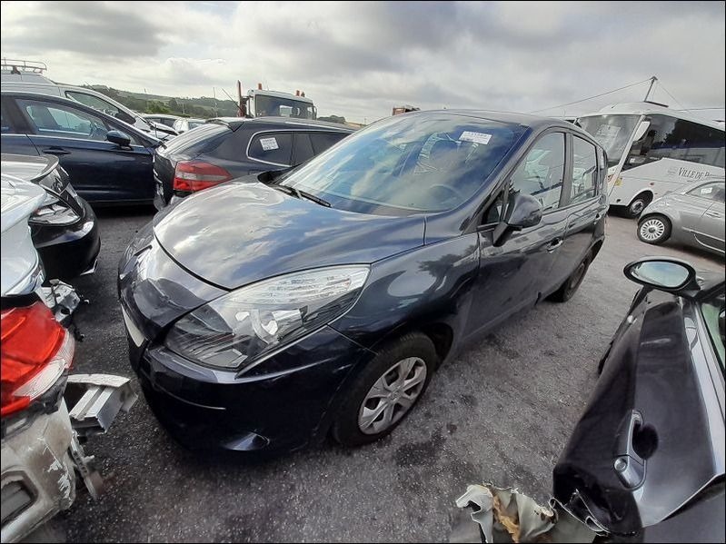 MEGANE SCENIC 1.5 DCI accidentée