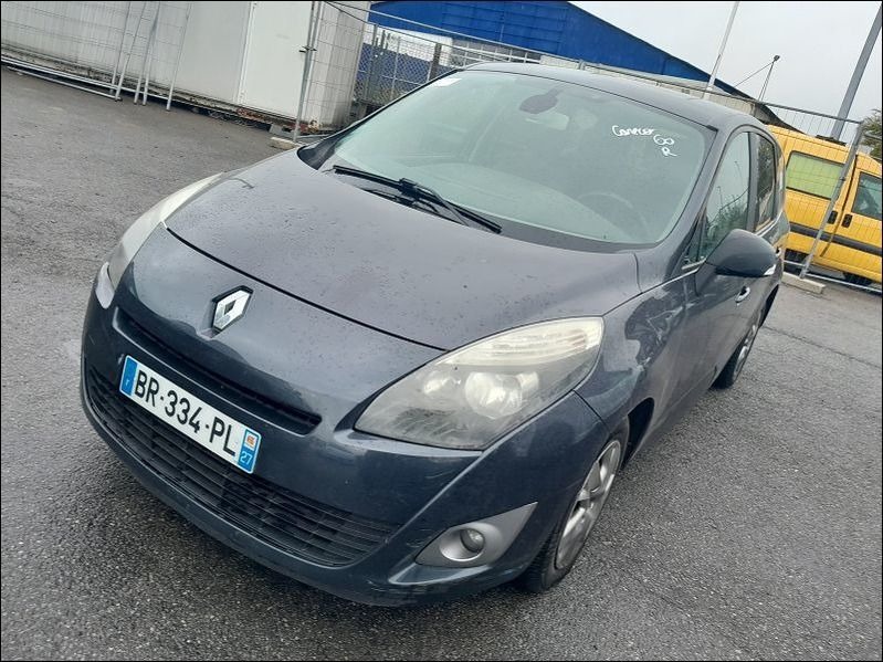 MEGANE SCENIC 1.5 DCI BVA accidentée
