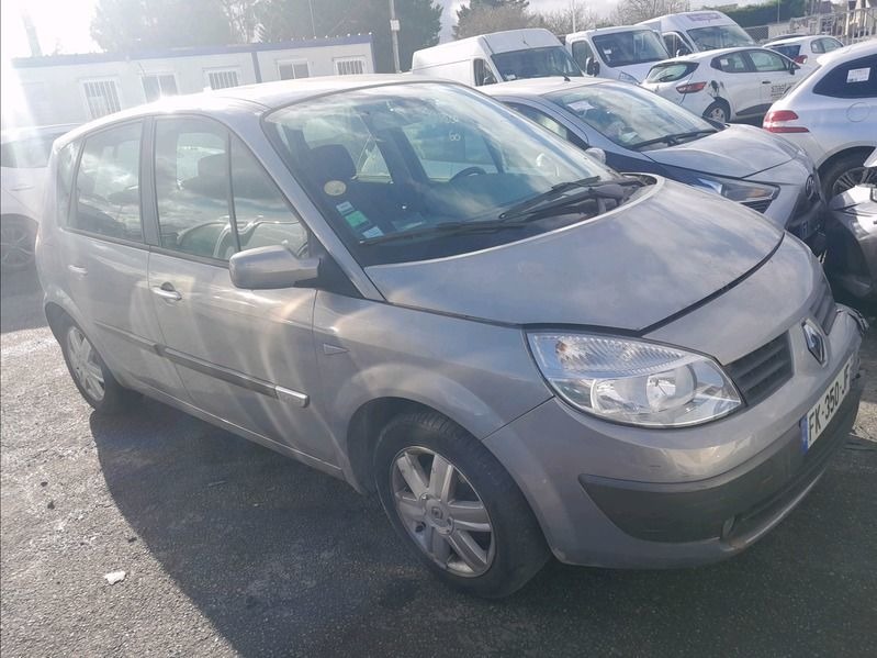 MEGANE SCENIC 1.6 16V accidentée