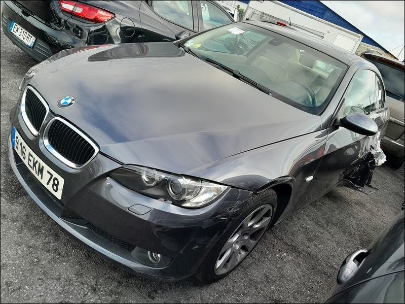 SERIE 3 320 CI accidentée