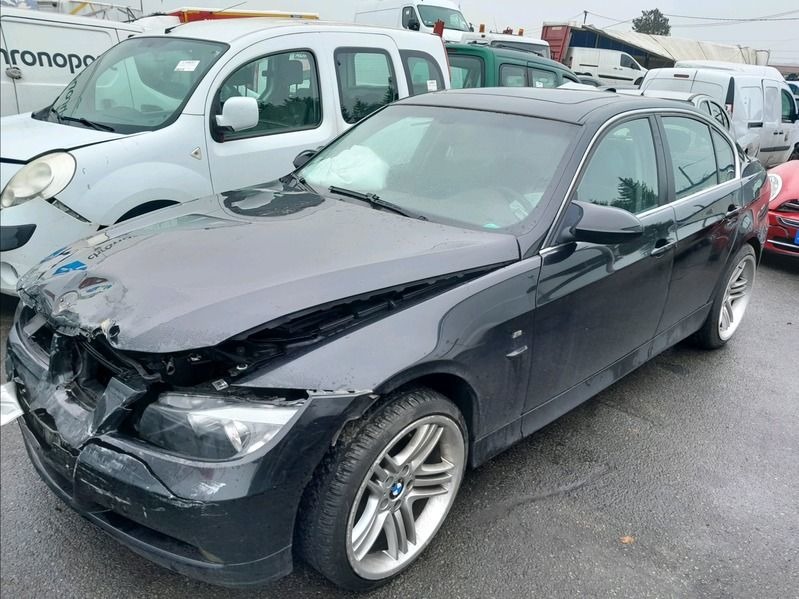 SERIE 3 325 I accidentée