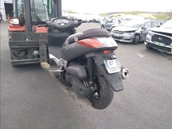 X MAX 125   accidentée