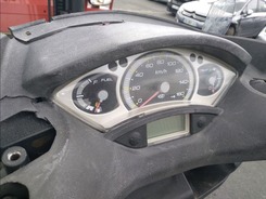 X MAX 125   accidentée