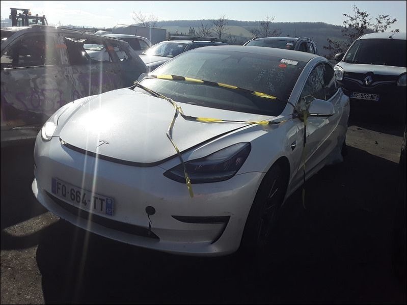 MODEL 3  accidentée