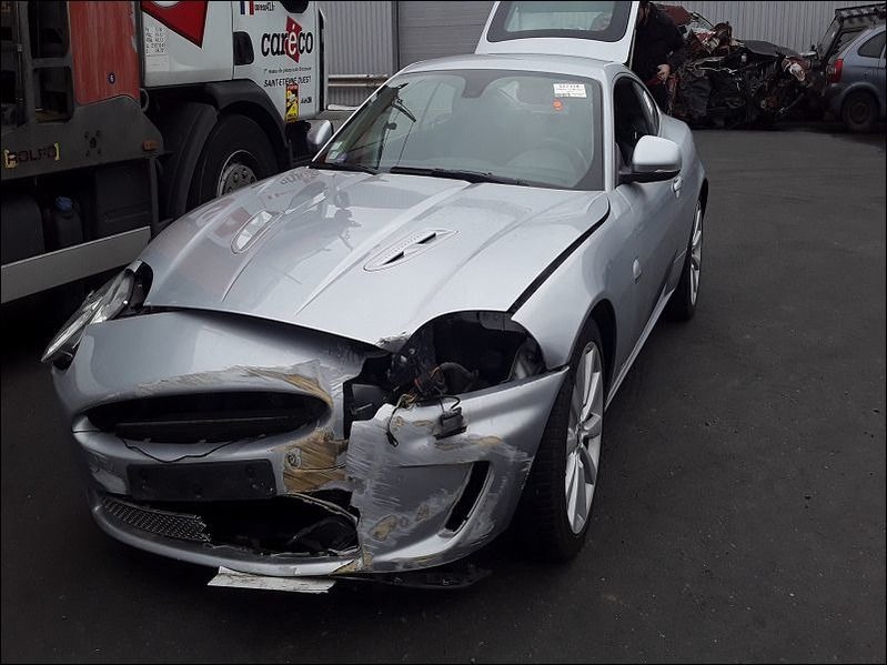 XK R 5.0 V8 accidentée